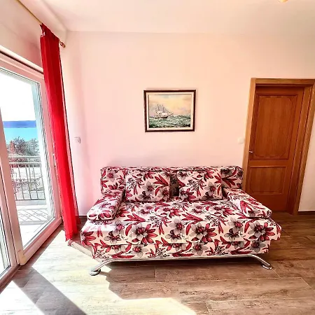 Apartment Kira *
