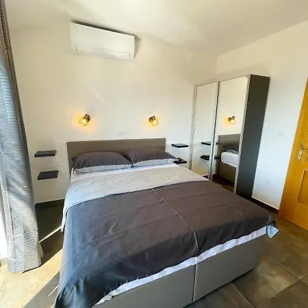 Apartment Kira *