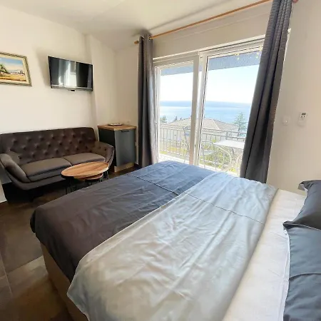 Kira Apartment *