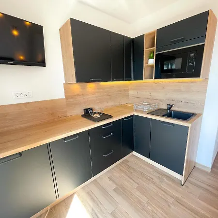 Kira Apartment