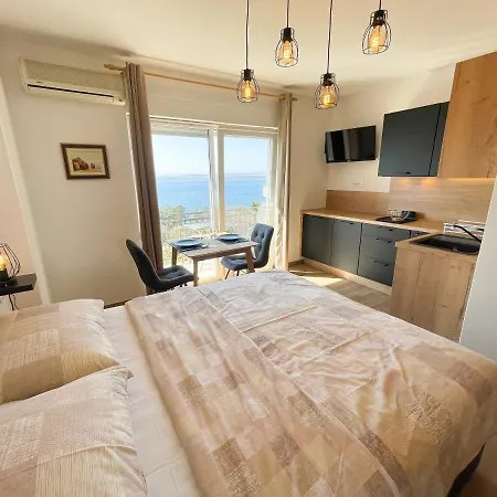 Kira Apartment