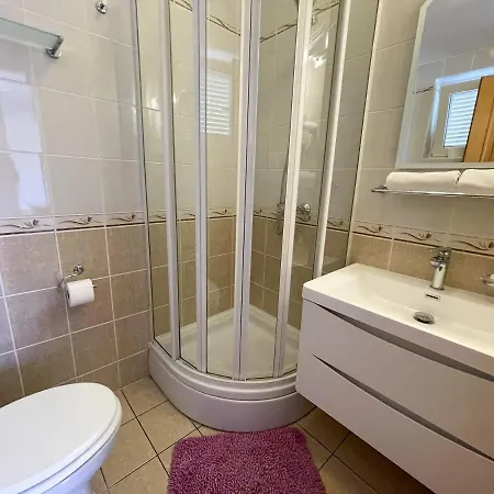 Kira Apartment