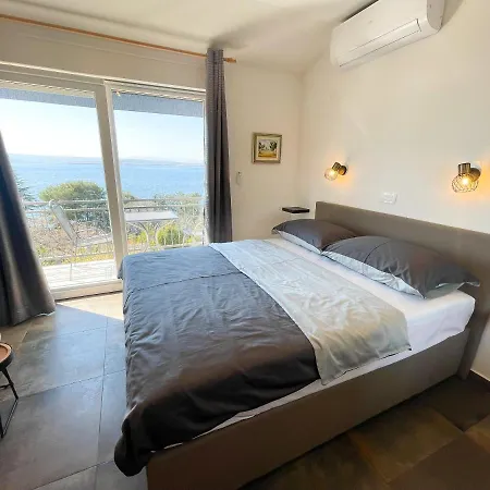 Kira Apartment *