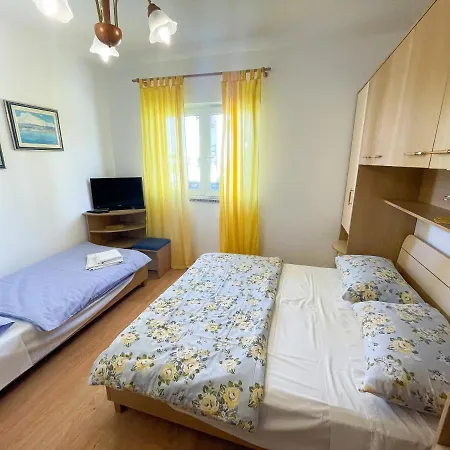 Kira Apartment