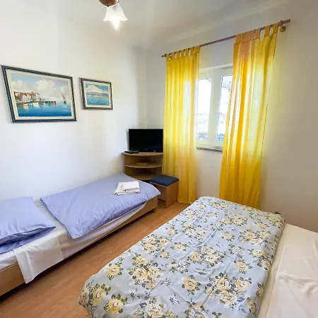 Kira Apartment *