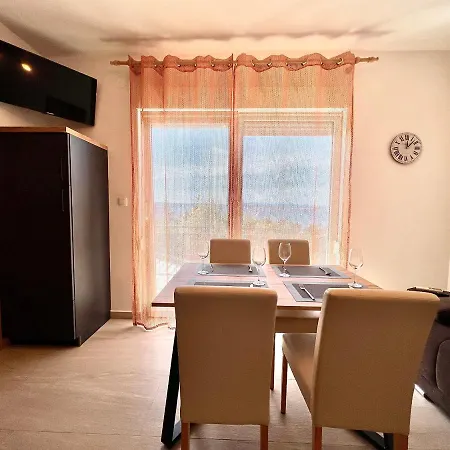 Apartment Kira *