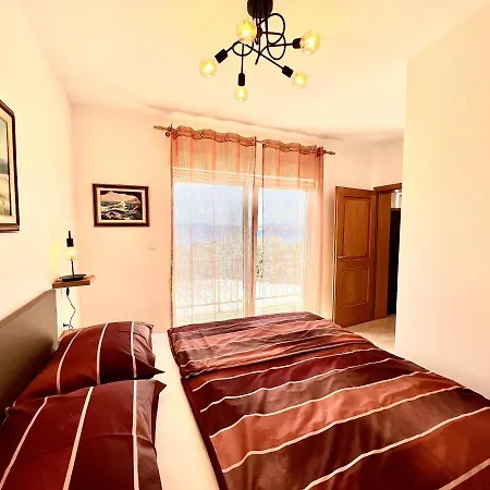 Kira Apartment